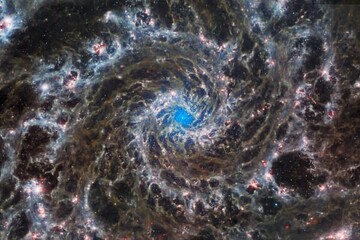 عکسی که «جیمز وب» از بازوهای مارپیچی کهکشان ستاره‌زا گرفت