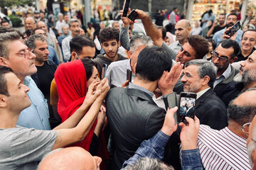 سخنان عجیب مردم در دیدار با احمدی نژاد در رشت + فیلم