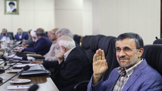 عضویت احمدی‌نژاد در مجمع تشخیص تمدید می‌شود؟