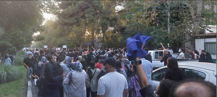 تجمعات اعتراضی به مرگ مهسا امینی در تهران و چند شهر دیگر + فیلم