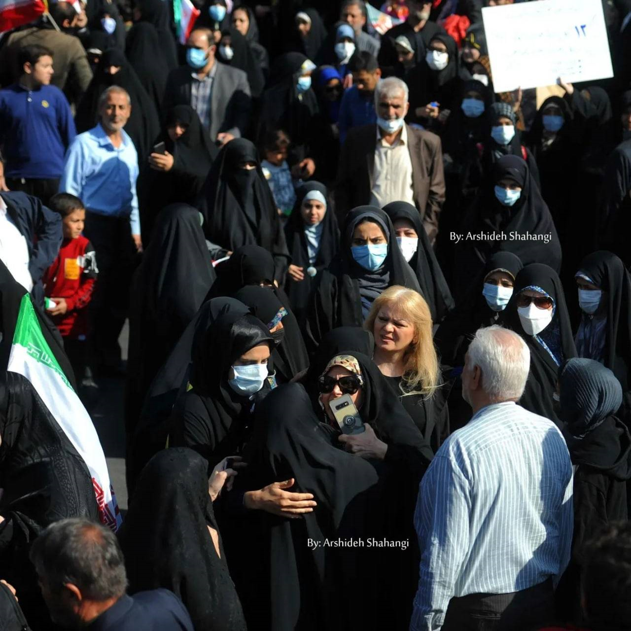 خانم بدون حجاب در راهپیمایی ۱۳ آبان تهران + تصویر

