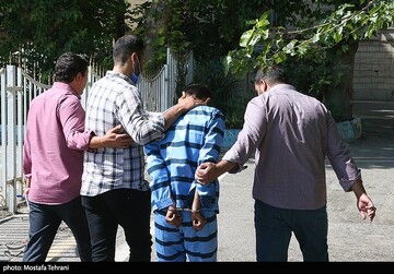 دستگیری شروری که با لوله آب، اسلحه می‌ساخت + فیلم