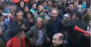 شادی جالب پیرمرد تهرانی روی آنتن زنده + فیلم