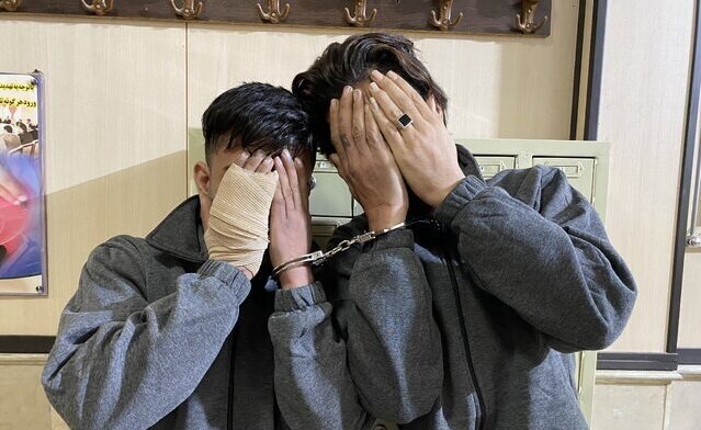 پاشیدن بنزین روی زنان در دامغان | ۲ جوان دستگیر شدند 