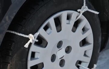 ترفندی برای حرکت خودرو در برف وقتی زنجیر چرخ ندارید! + فیلم