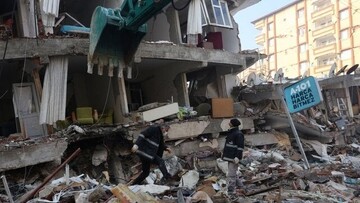 نجات خانواده شش نفره از زیر آوار در ترکیه پس از ۱۰۰ ساعت