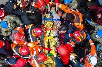 معجزه نجات زیرآوار ماندگان در ترکیه  + تصاویر