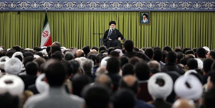 رهبر انقلاب:به ملت ایران اظهار تعظیم میکنم/ کار اساسی مسؤولان کشور این است که تورم را علاج کنند