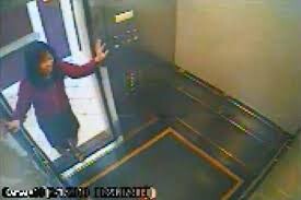 حرکت خطرناک یک زن در آسانسور + فیلم