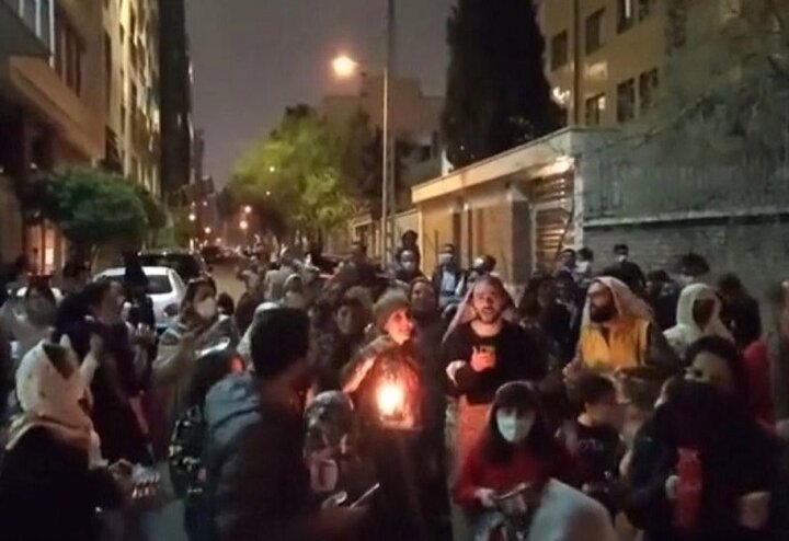 مراسم قاشق زنی در ‏محله سنایی تهران را ببینید