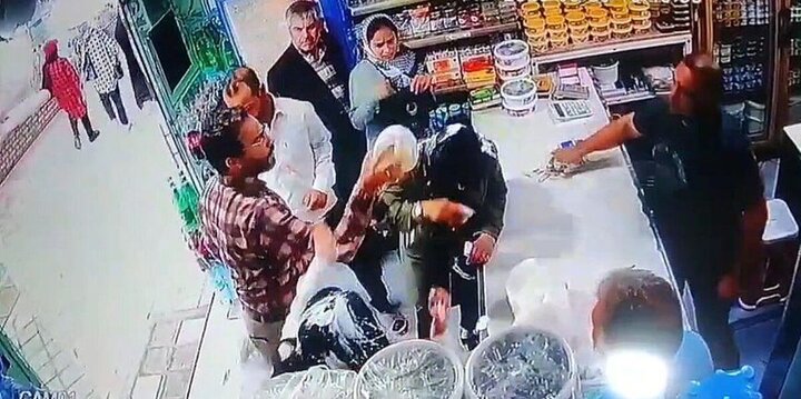 ببینید: جنجال حمله با سطل ماست به دو شهروند بی‌حجاب 