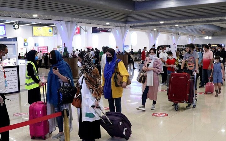 ببینید: تذکر جالب به زنان بی حجاب در فرودگاه شیراز