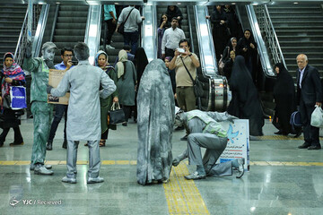 تصاویر: آغاز طرح تذکر حجاب در متروی تهران