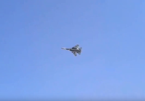اولین تصاویر از «فرود» سه فروند جنگنده «سوخو ٣۵» در «مهرآباد» + فیلم