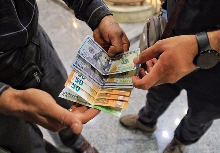 دلاربازها رکب خوردند / تعیین تکلیف قیمت دلار به دوشنبه موکول شد