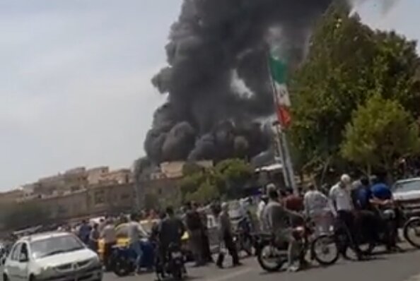 آتش‌سوزی گسترده در میدان گمرک تهران / جزئیات حریق اعلام شد + فیلم