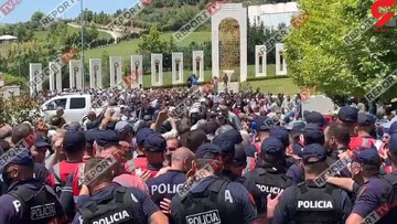 ببینید: حمله مرگبار پلیس آلبانی به مقر منافقین/دهها منافق بازداشت شدند