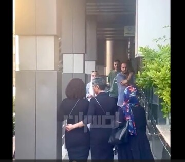 ببینید:کشف حجاب عجیب دیگر در مقابل بیمارستان عرفان تهران