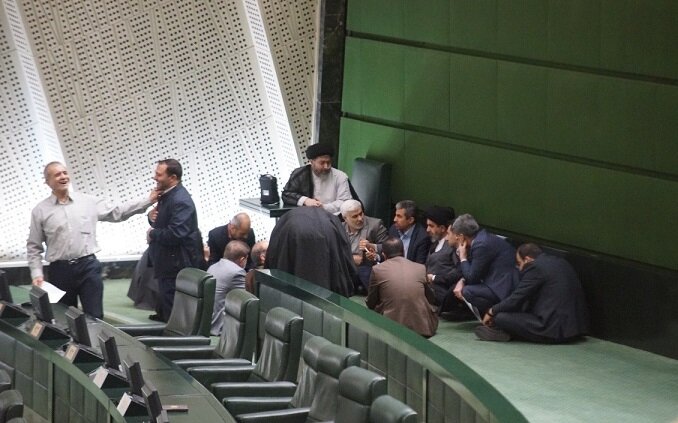 شورای نگهبان افشاگر شاسی بلندها را رد کرد /۱۳ نماینده ردصلاحیت شده مجلس یازدهم را بشناسید 
