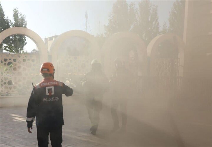 نجات ۱۰۰ نفر از آتش‌سوزی یک هتل در مشهد + جزئیات