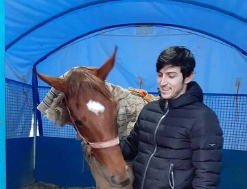 عکس‌ | سردار در ایتالیا هم بیخیال اسب نمی‌شود!