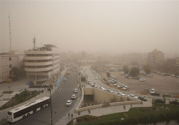 شرایط اضطراری گرد و غبار در مشهد / فعالیت‌های آموزشی و ورزشی تعطیل شد