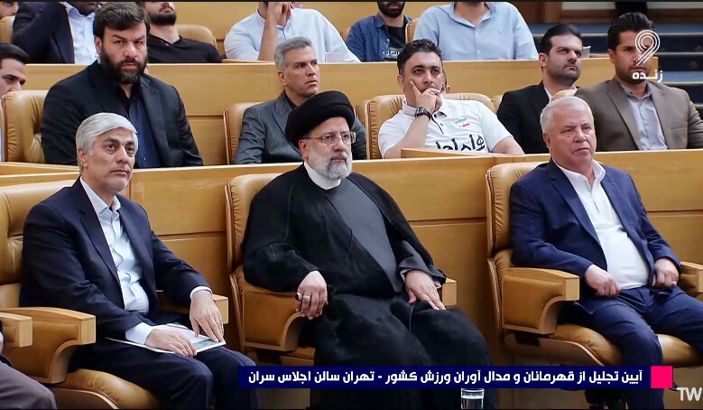 علی پروین کنار ابراهیم رئیسی نشست + عکس 