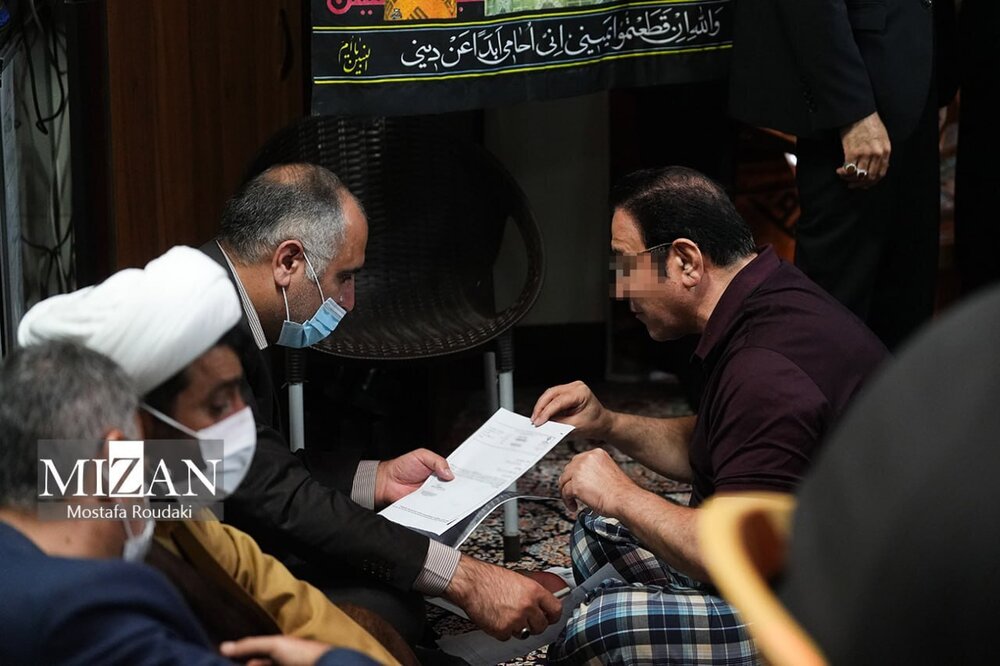 ببینید: تصاویر حسین هدایتی و محمد امامی دربازدید رئیس دادگستری از زندان