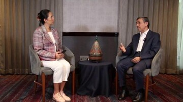 ببینید | انگلیسی صحبت کردن محمود احمدی‌نژاد با وزیر محیط زیست گواتمالا