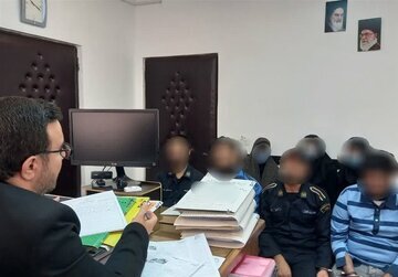 بازداشت هشت نفر از کارمندان گمرک به اتهام دریافت رشوه