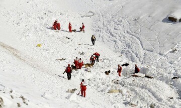 پیکر پنجمین کوهنورد جان باخته در اشترانکوه پیدا شد + فیلم