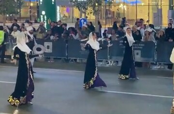 ببینید| رقص سنتی دختران ایرانی در خیابان های دوحه!