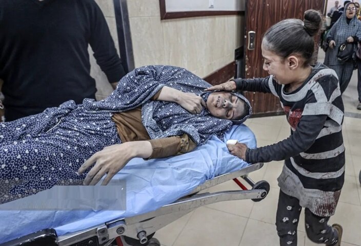نظامیان صهیونیست با تیراندازی گسترده به درمانگاه ناصر، جان ۱۰ هزار آواره فلسطینی را هدف قرار داده‌اند