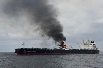 یک کشتی در سواحل الحدیده یمن مورد هدف قرار گرفت