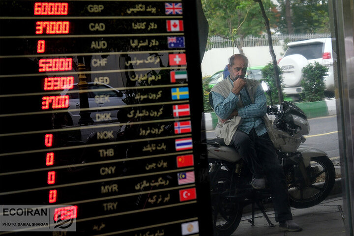 تخلیه‌ شوک اقتصادی پاسخ ایران به اسرائیل/ دلار غیررسمی در مسیر کاهشی؛خریداری وجود ندارد