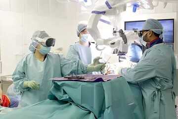 انجام اولین عمل جراحی با هدست اپل ویژن پرو