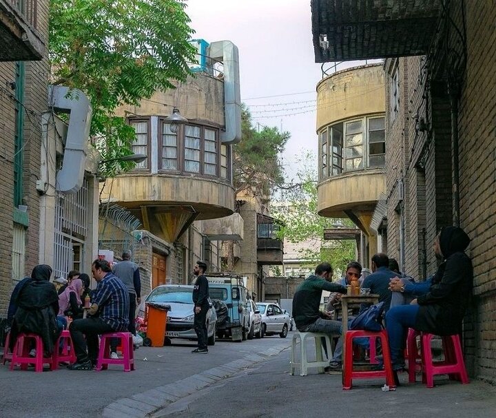 پیتزا فروشی تاریخی تهران بخاطر بی حجابی پلمب شد + عکس