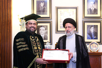 پشت پرده جنجال دکترای افتخاری رئیسی از دانشگاه کراچی