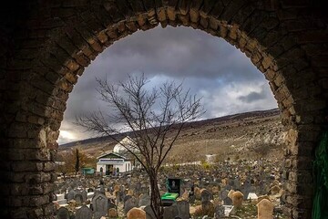 اولین قبرستان مسلمانان در ایران؛ اینجا جسد مردگان پوسیده نمی‌شود! + عکس