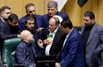 سه رقیب جدید قالیباف در کرسی ریاست مجلس ؛ وزرای احمدی نژاد به صف شدند
