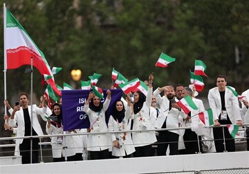 فیلم | عبور کاروان ورزشی ایران بر روی کشتی از رودخانه سن محل برگزاری افتتاحیه المپیک